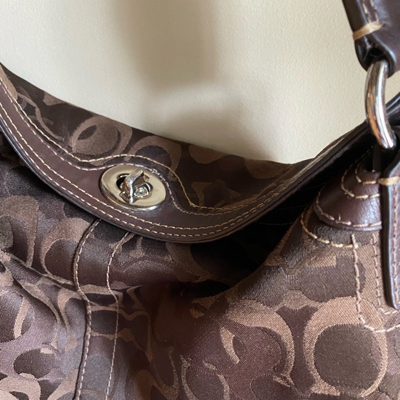 Gorgeous authentic Signature Coach Shoulder Bag - Picture 6 of 11